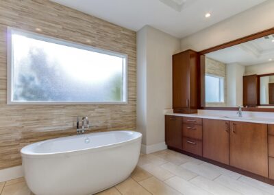 Primary Bathroom - Listing Photographer / Windermere, FL