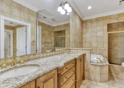 Owner’s Bath - Real Estate Photographer Near You - Longwood